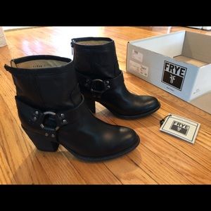 Brand New Frye Tabitha Harness Short Western Boots